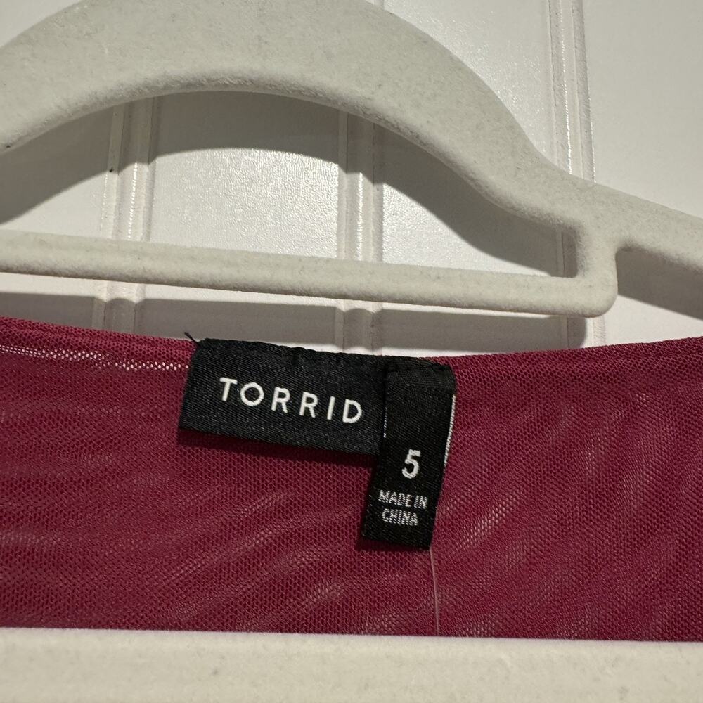 Torrid Stretch Mesh Twist V Neck Top Pink NEW Plus Size 5X - Picture 6 of 8